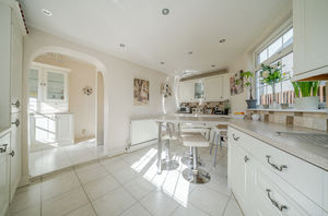 Kitchen diner angle 2- click for photo gallery